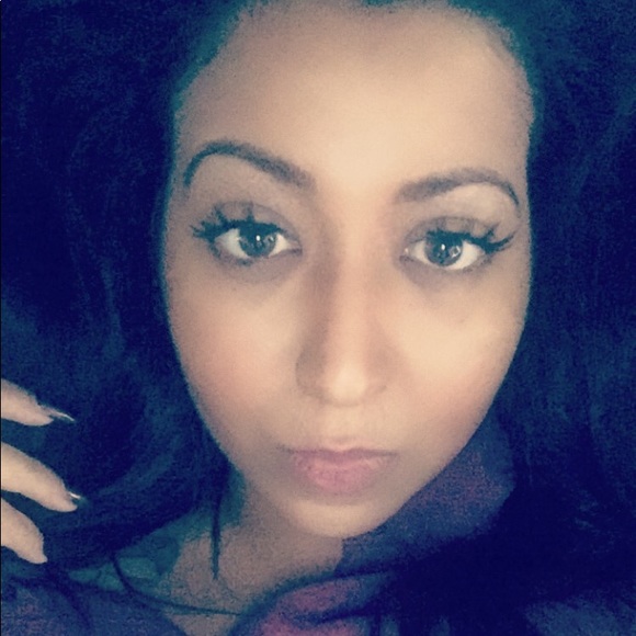 Meet your Posher, Sylvia - Picture 1 of 1